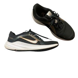 Women’s nike size 9 quest 05 running shoes. DK smoke grey